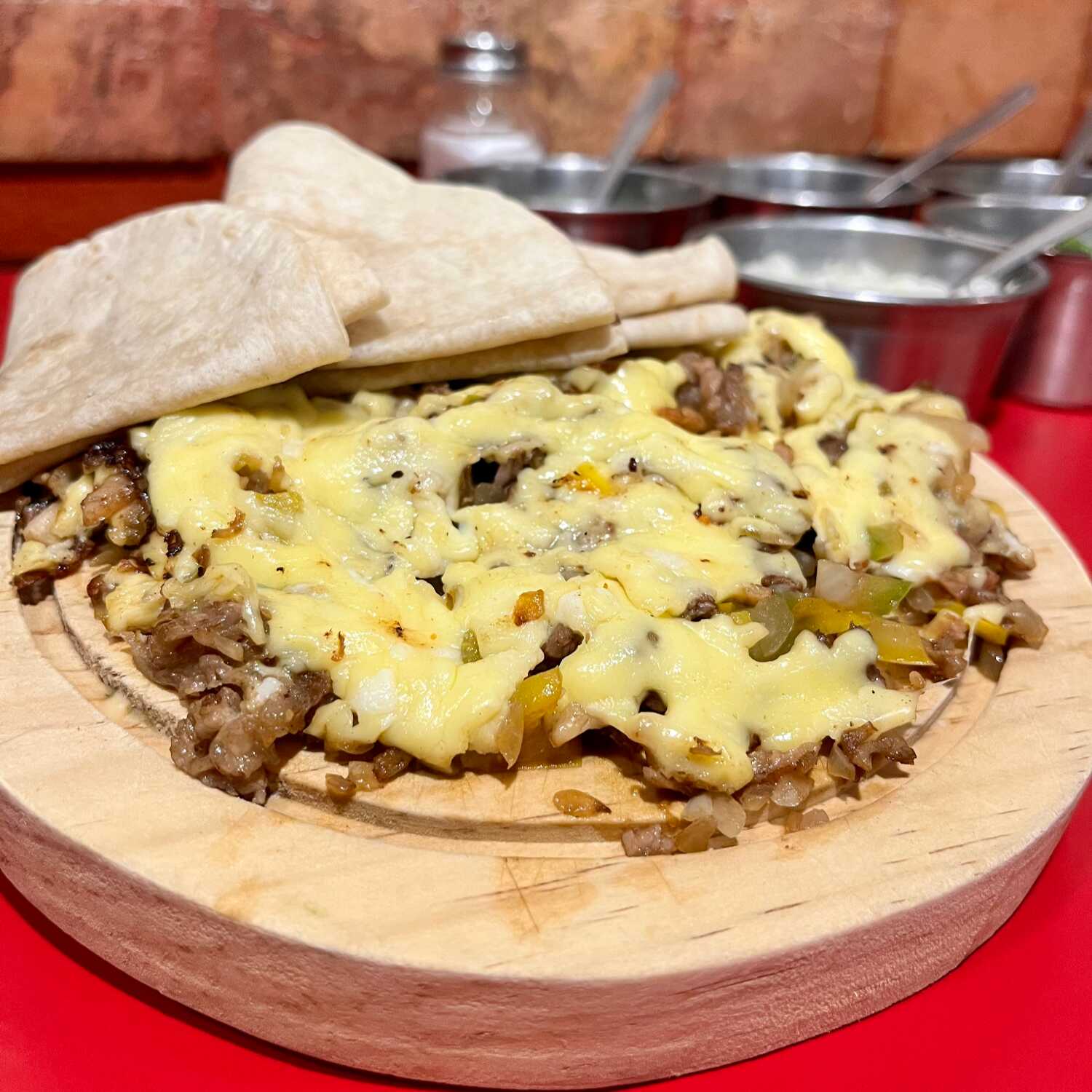 Torta de Suadero con Queso
