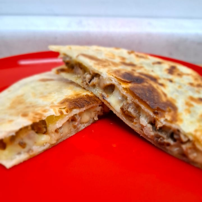 QUESADILLA CON CARNE ASADA