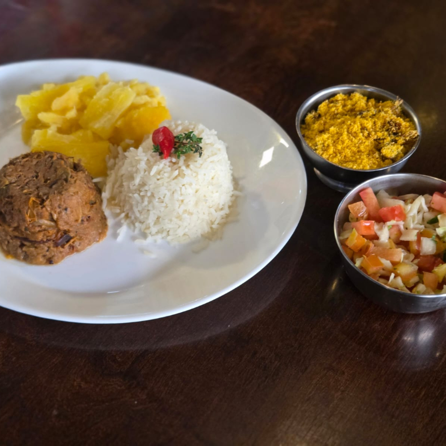 acompanha arroz, mandioca Cozida, farofa e vinagrete (1200 g) para 2 pessoas