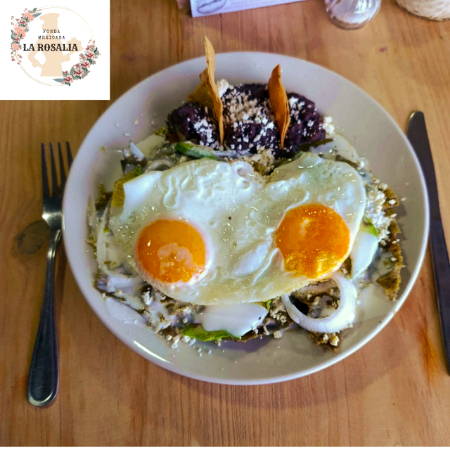 Chilaquiles Rojos con Pollo