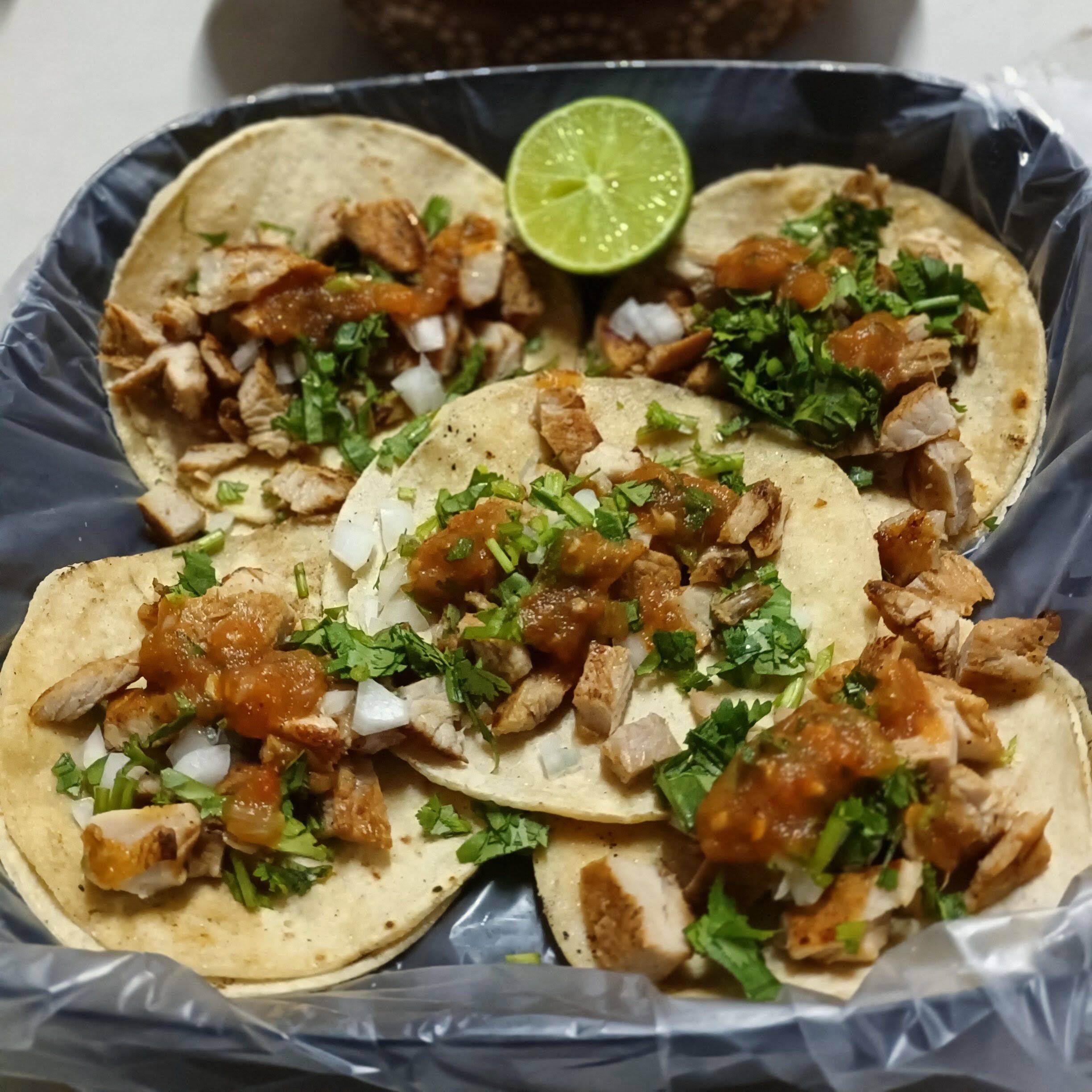 Orden de taquitos de adobada