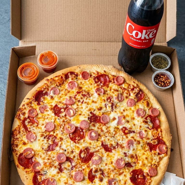 Pizza Familiar + 1 Refresco de 1.5 Lts