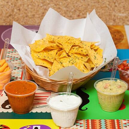 Porção de Nachos acompanhada dos molhos de guacamole, salsa picante, queijo cheddar cremoso, sour cream e pico de gallo. _____ tags _____ entrega rápida , grátis , 0 , 99 , 0800 , desconto , promoção , cupom , barato , oferta , melhor preço , frete grátis , presente , preço baixo , entre , mexicano , comida mexicana , culinária mexicana , guacamole , chilli , si , quesadillas , fajitas , pico de gallo , habanero , papas , carolina reaper , burrito , nachos , Doritos , tinga , pollo , parmegiana , sour cream , salsa roja , carnaval , combo , paleta , kitkat , bacon , melhor , rodízio , festival , masa , ancho , taco , chips , jalapeño , barbacoa , carne desfiada , marguerita , mojito , profugo , ique , graffiti , escapista , clandestino