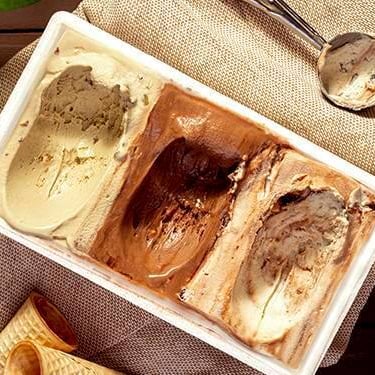 Na compra de um Solo de 490ml ganhe upgrade para Amici de 630ml. Escolha até 3 sabores de gelato/sorvete. Compartilhe com até 6 pessoas.