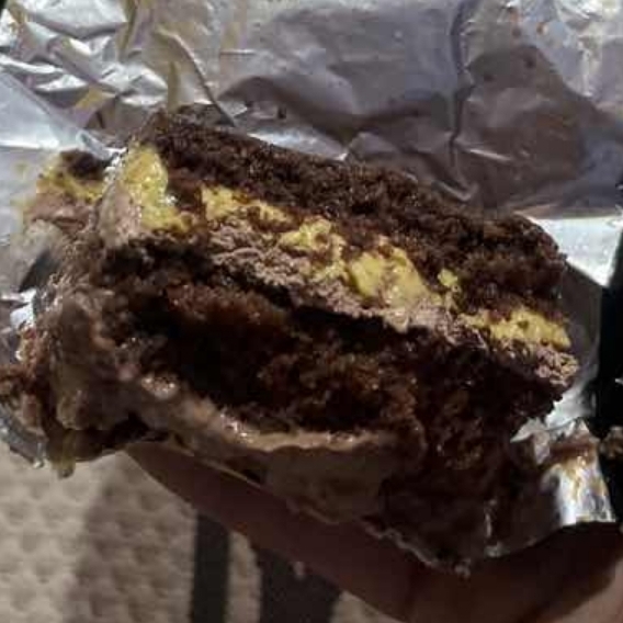 Deliciosamente preparado com uma Massa bem molhada, generosamente recheado com Brigadeiro de Ninho e Nutella de verdade. . . . ###tags#### promoção promocao oferta desconto barato taxa gratis entrega grátis combo doce sobremesa bolo fatia brownie braune brauni browni nutela Nutella Ninho kitkat red velvet pistache geleia cenoura brigadeiro chocolate copo felicidade bombom cone trufado pai de mel pote pavê pudim cuscuz cookies tortas tortellete bolo vulcao vulcão salgado gourmet artesanal