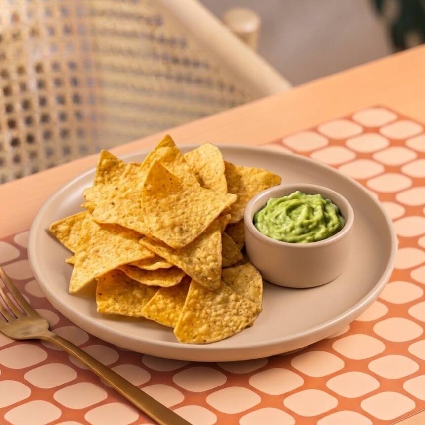 Nachos y Guacamole Bowl