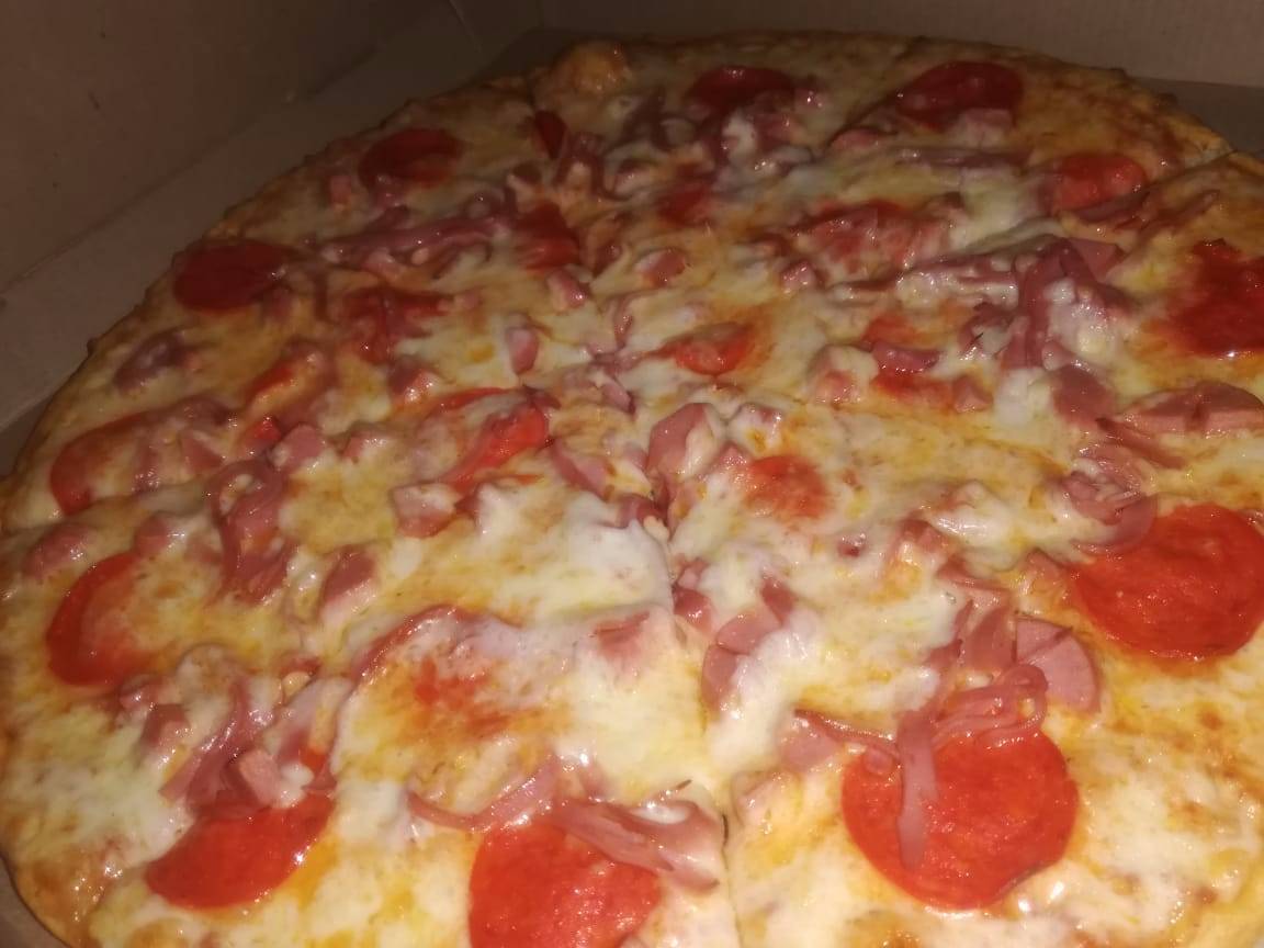 Pizza de Carnes Frías Grande (40cm)