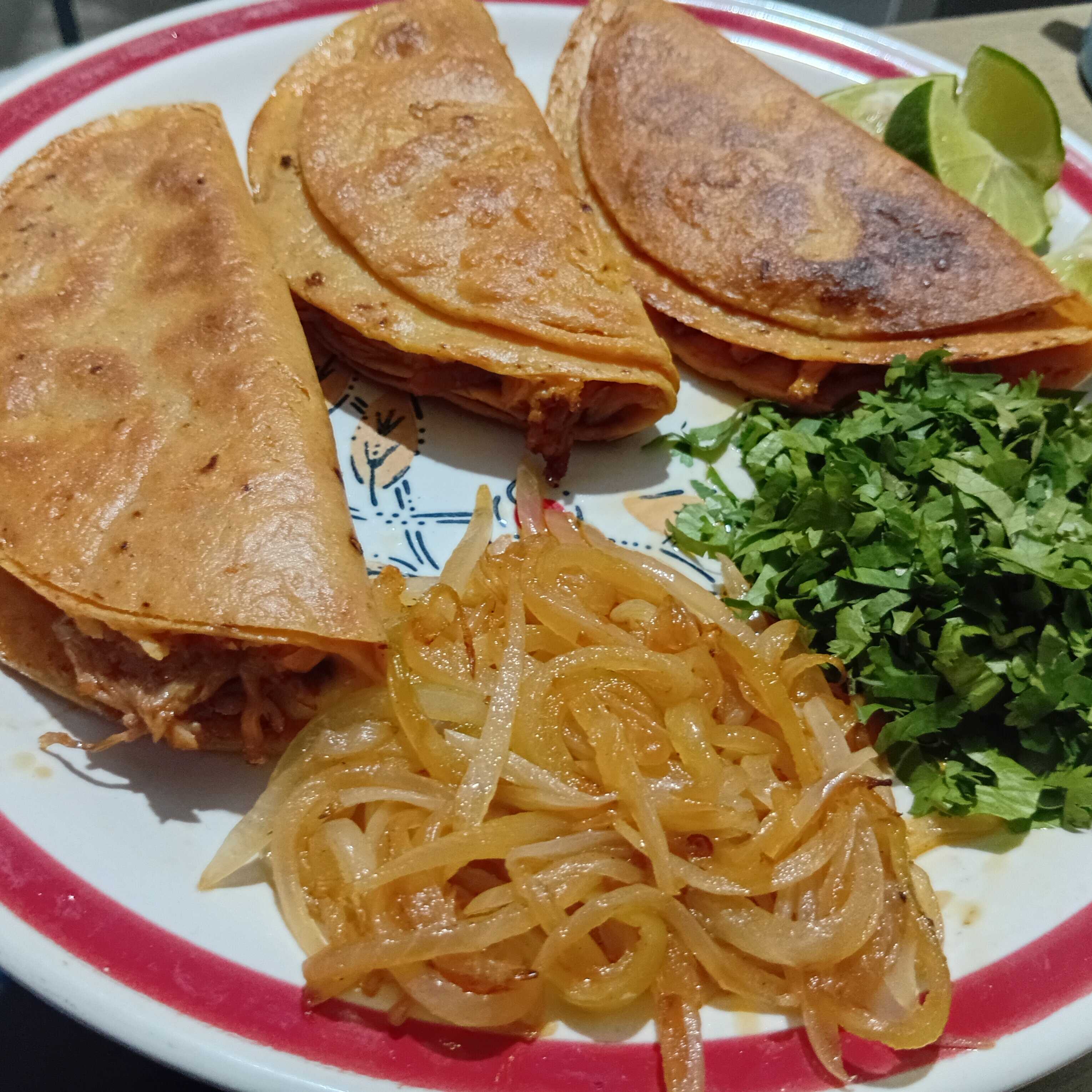Taco Dorado de Chicharrón