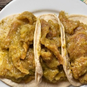 Taco de Chicharron en Salsa Verde