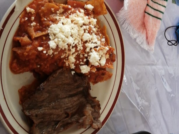 Combo de chilaquiles rojos