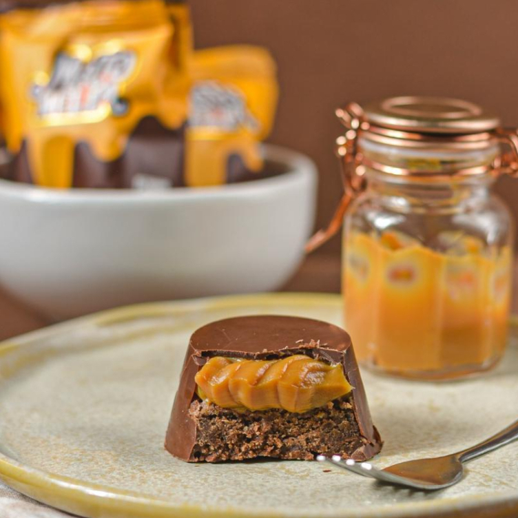 75g do sensacional brownie de chocolate com recheio de doce de leite e coberto com uma fina camada de chocolate meio amargo