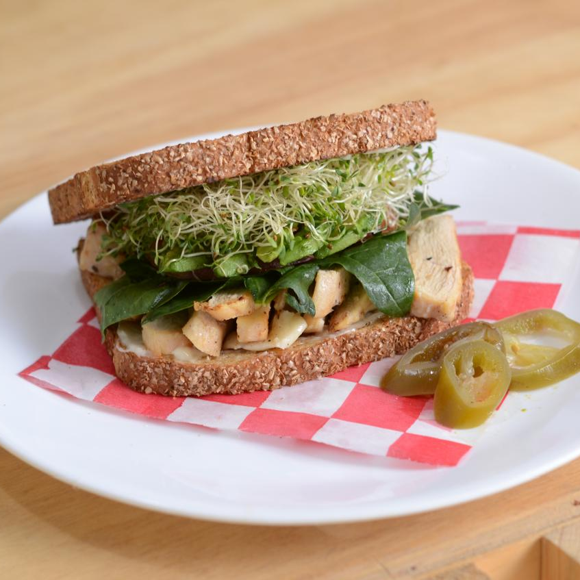 Jugo Verde + Sándwich de Pollo