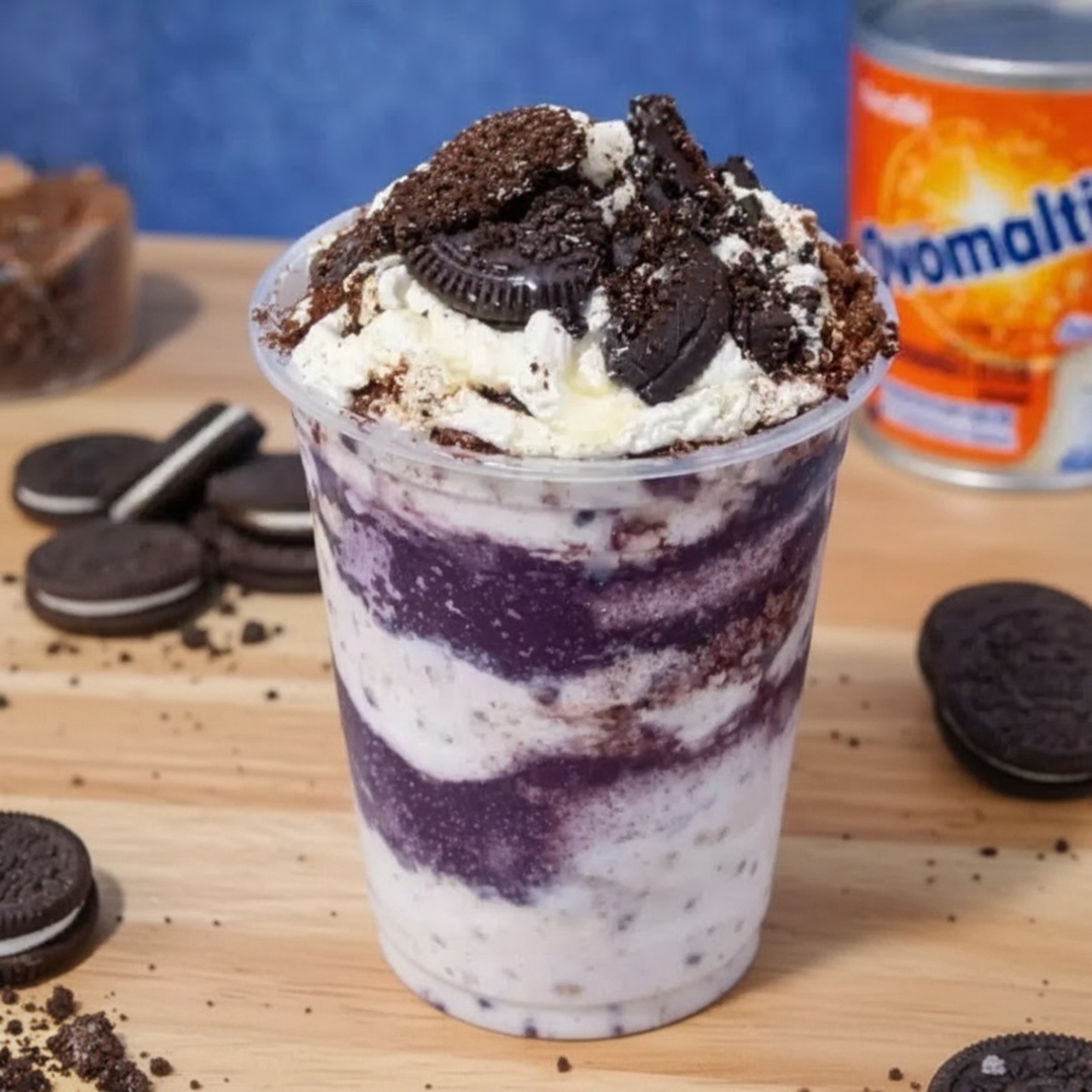 Para os apaixonados por Oreo. Acompanhado de Chantilly com pedaços de Oreo, ovolmaltine, e leite moça o sabor do Jeitinho que merece.