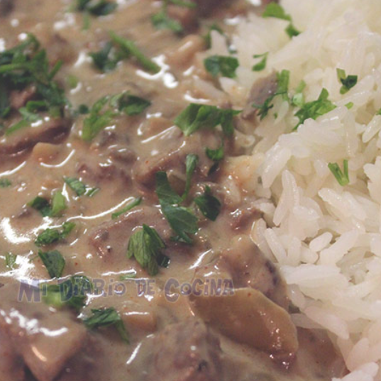 Arroz con Carne de Res en Salsa medio