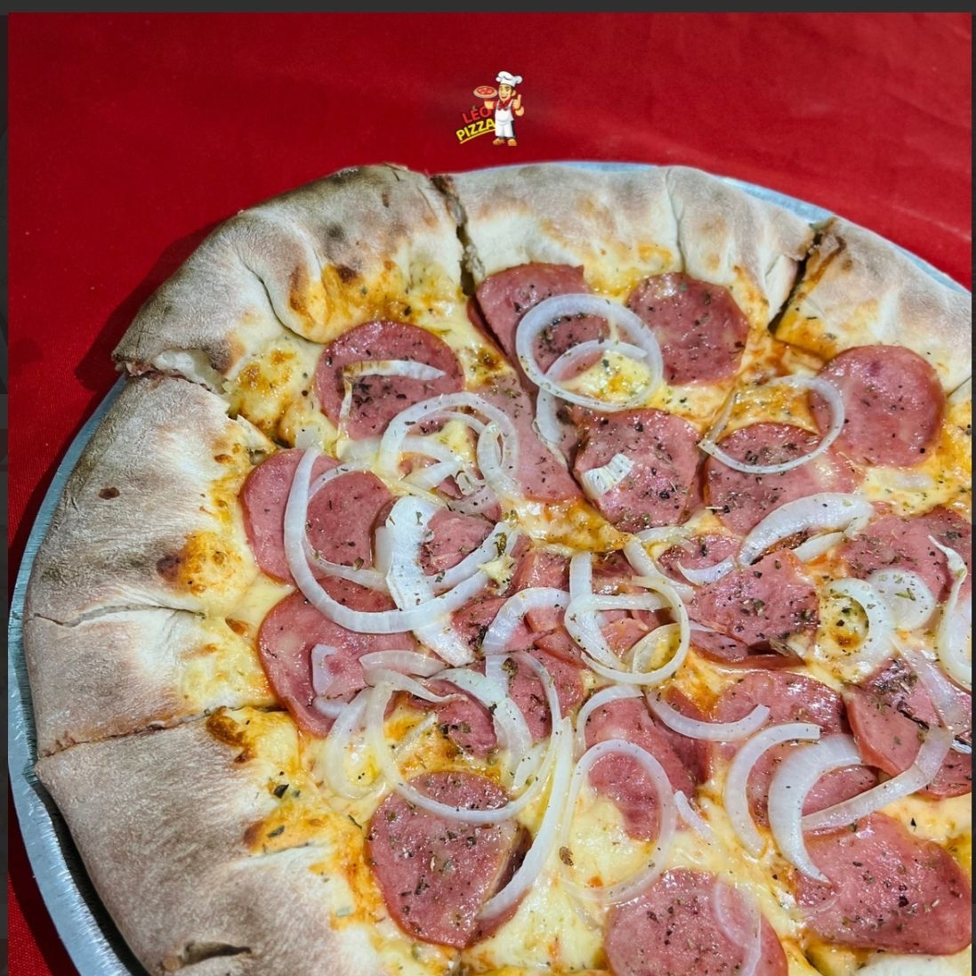 MUSSARELA,CALABRESA FATIADA,CEBOLA FATIADA,AZEITONA E ORÉGANO.