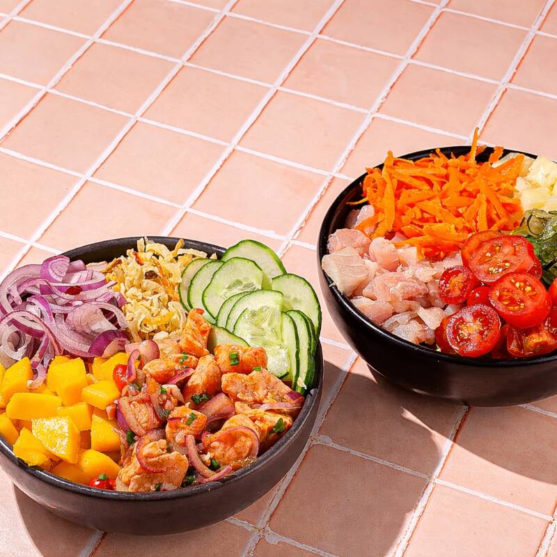 Escolha o tamanho da sua proteína, 1 base, 4 complementos grátis e 1 molho. Use a sua criatividade para criar um Poke delicioso e do seu jeito!
Obs.: o Poke contém aproximadamente entre 300g a 350g, conforme a montagem escolhida por você.
**Foto meramente ilustrativa.