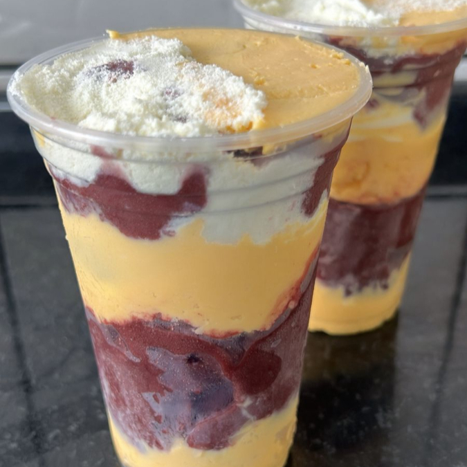 Mousses: morango,maracujá,Ninho. Recheios: brigadeiro,Ninho Complementos: leite em pó,paçoca, gotas de chocolate,leite condensado,granulado,Confete,amendoim,CHOCOBAALFruta:morango e banana