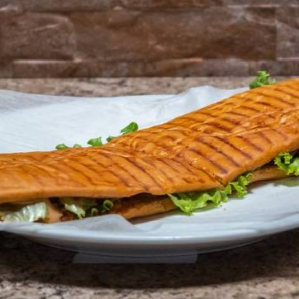 Sándwich de Carne mechada, Pollo o Jamón y Queso