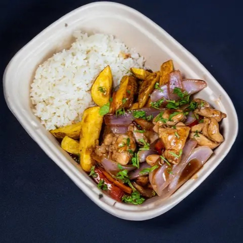 Pollo Saltado con Arroz