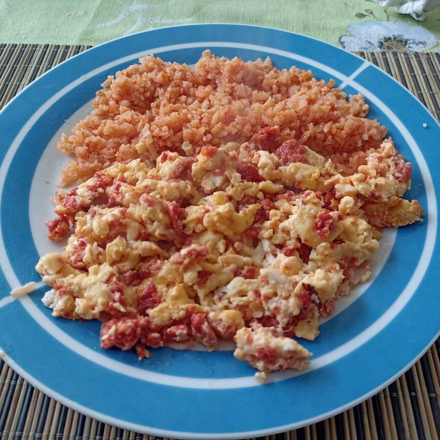 Huevos con Chorizo con Arroz