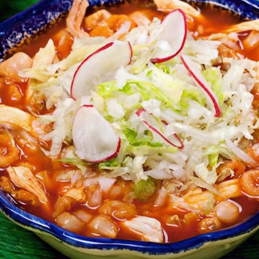 Pozole de pollo desebrado