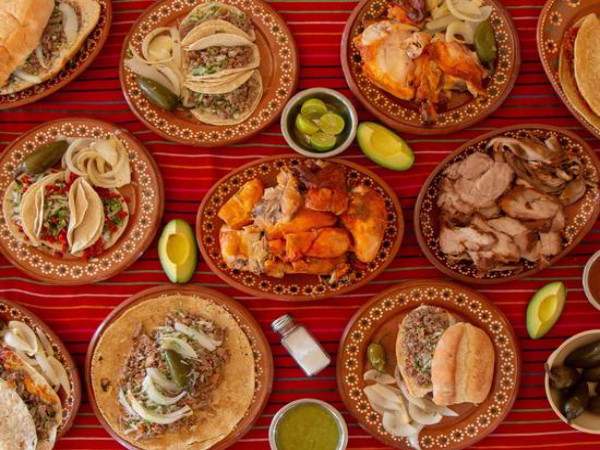 Carnitas, Pollos y Quesadillas Vale