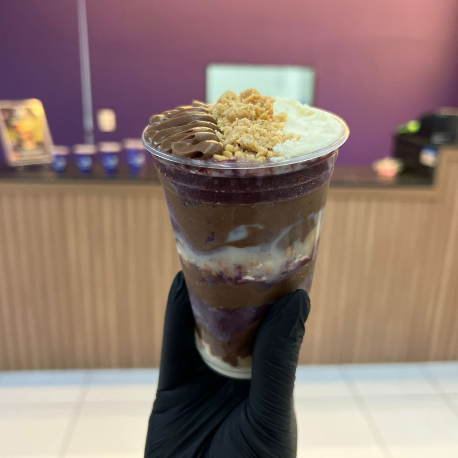 Os Copos Mais Pedidos com Descontão! Aqui estão os favoritos da galera — com aquele precinho que você respeita. Sem enrolação, sem dúvida: é só escolher, pedir e economizar. Mais sabor, menos grana. Corre que é sucesso! ️ Importante: Essa seleção é fixa e não permite nenhum tipo de alteração. Escolha, aproveite e bora tomar um açaí de Responsa!