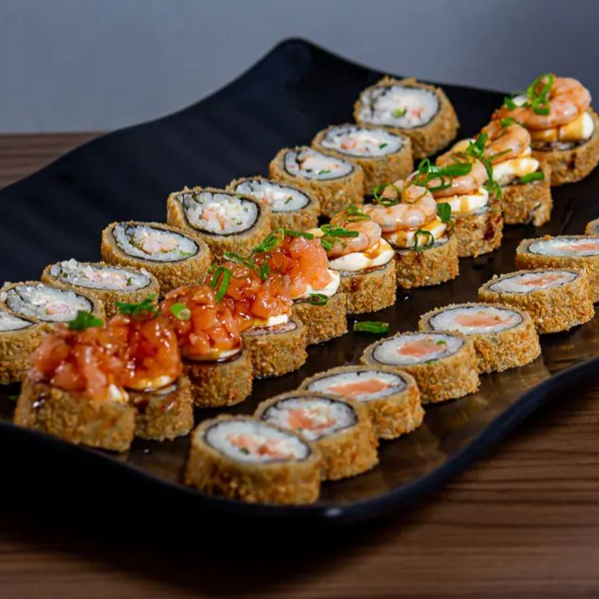 30 peças: 10 Hot Philadelfia, 10 Hot Ebi, 5 Hot Frutos, 5 Hot Especial.