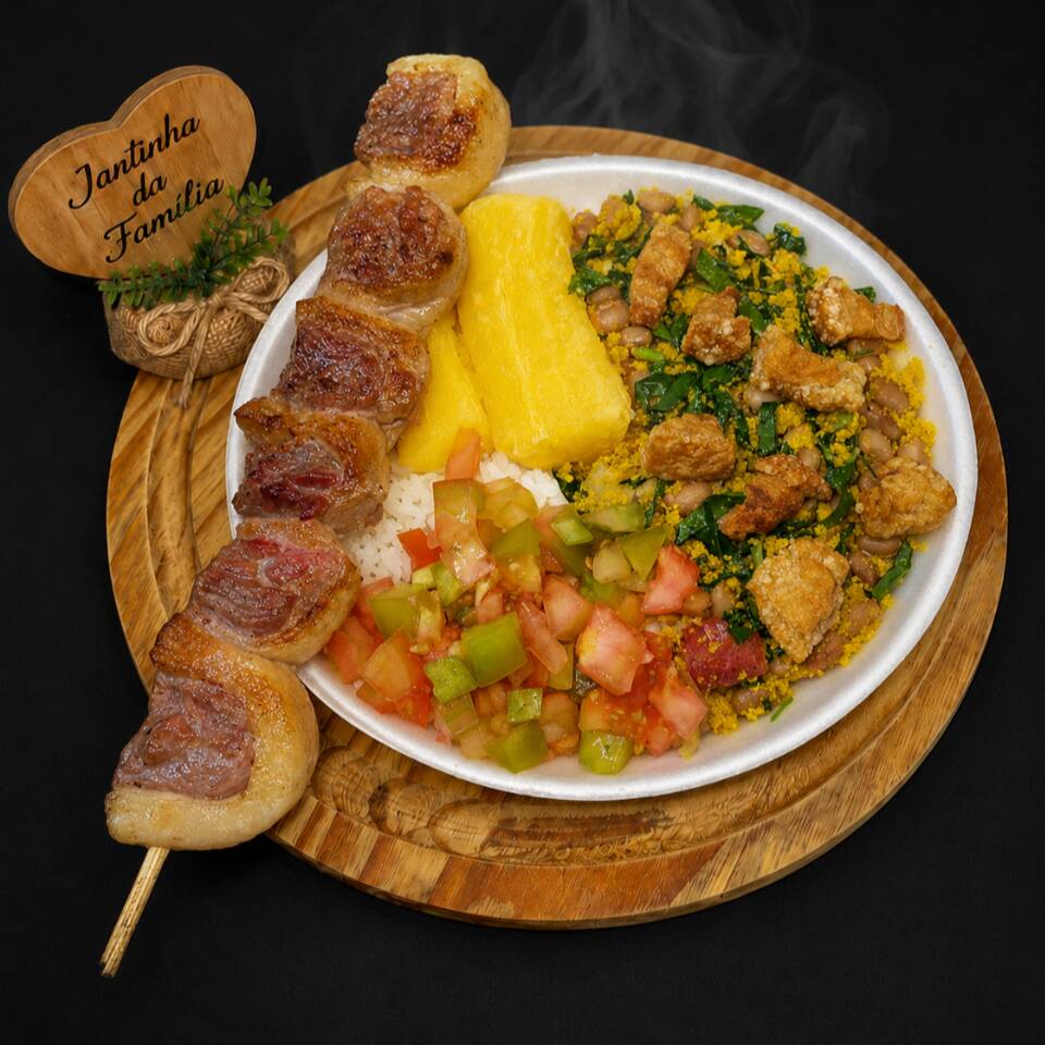 Jantinha completa e bem servida, acompanhada de arroz soltinho, feijão tropeiro temperado, mandioca macia e 1 espetinho grande à sua escolha. Uma refeição saborosa, caseira e feita com aquele capricho que combina com qualquer hora do dia! Serve 1 pessoa. Tamanho da marmitex: 500ml.