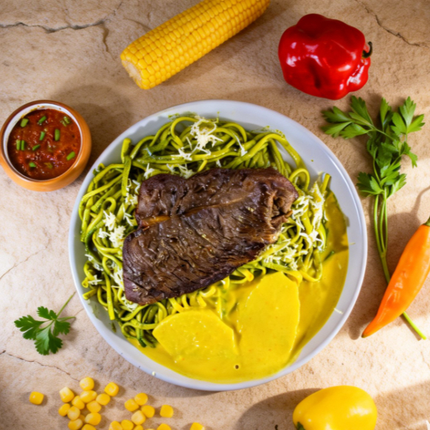 Tallarines Verdes con Bistec Frito