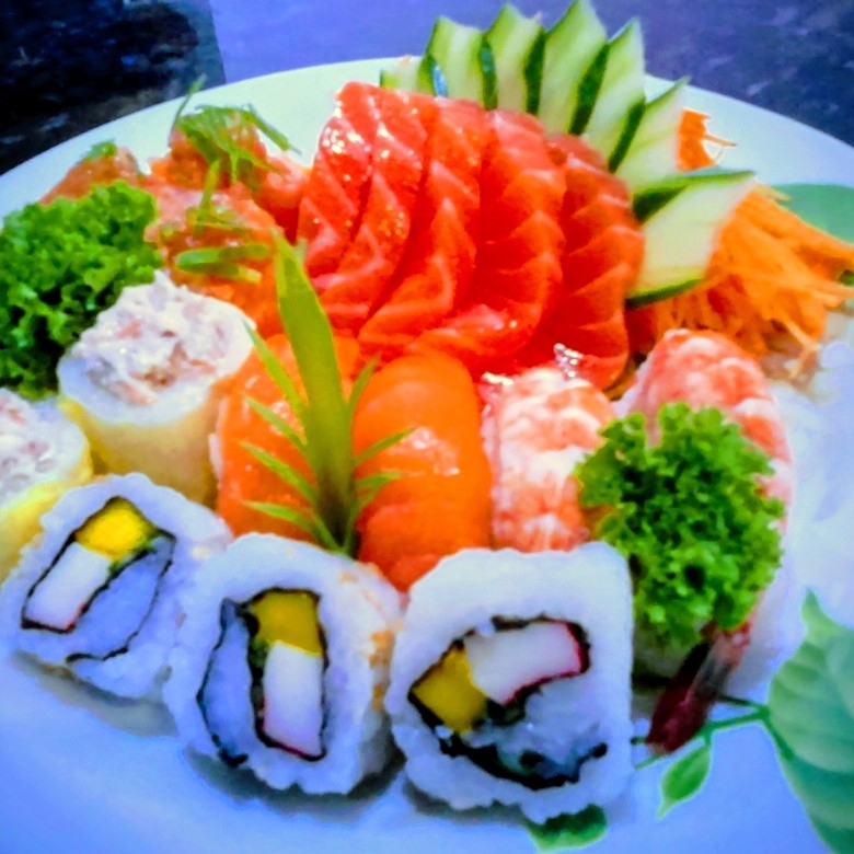 02 NIGIRI DE CAMARÃO 02 NIGIRI DE SALMÃO 02 ACELGA MAKI 04 CALIFÓRNIA 04 SASHIMI DE SALMÃO