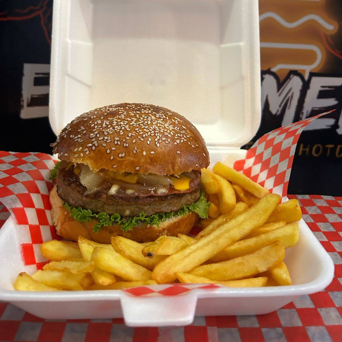 HAMBURGUESA SIRLOIN CON PAPAS