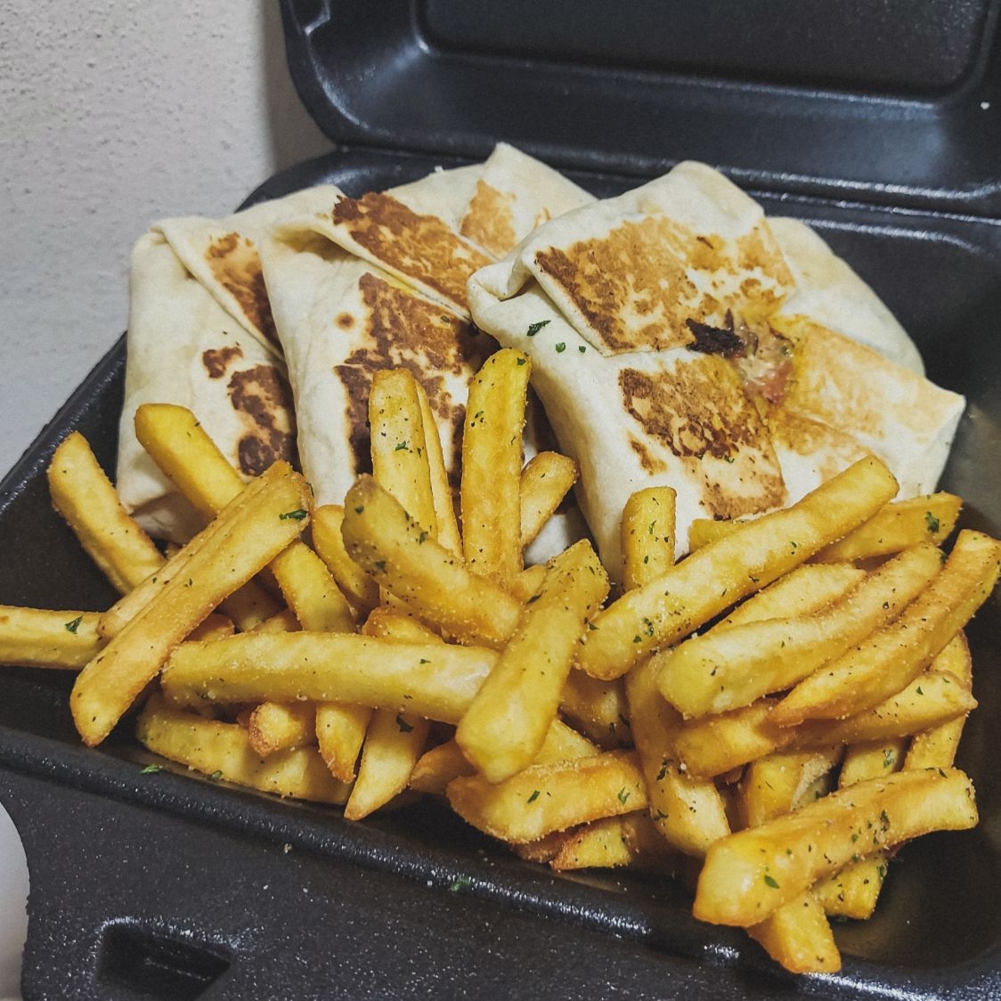 3 Wraps de Carne Classic + 3 Papas Personales!