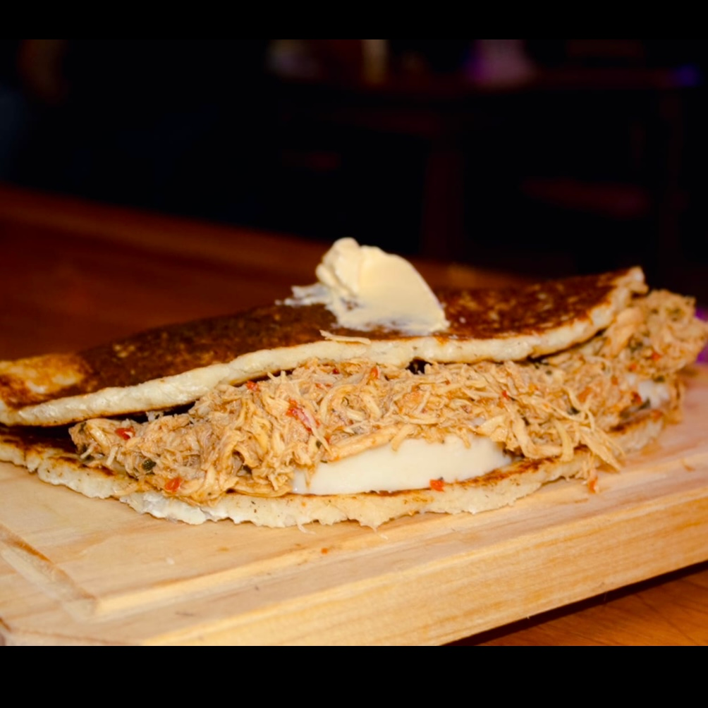 Cachapa de Pollo con Queso