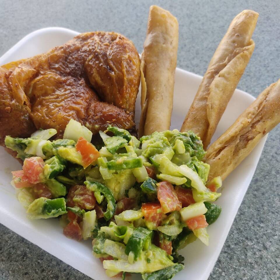 Un Cuarto de Pollo con 3 flautas