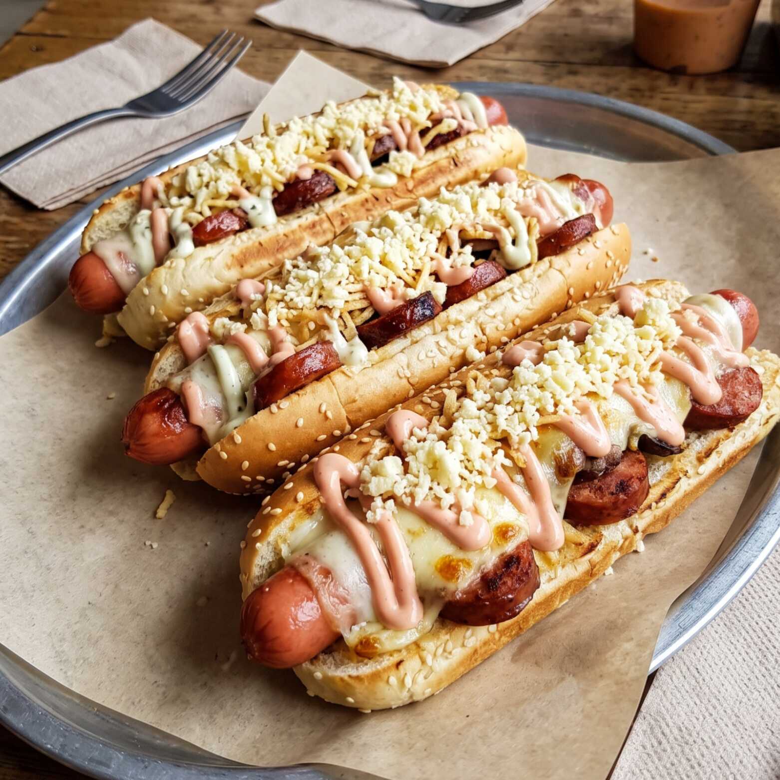 3x1 Perros Planchas Mozarella y Jamón + Papass