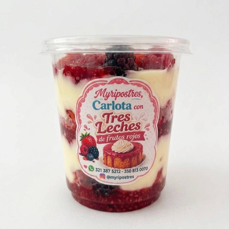 Carlota Tres Leches con Frutos Rojos