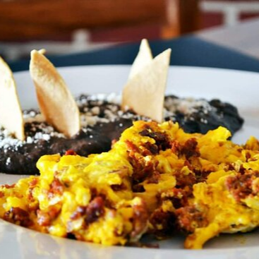 Huevos al Gusto con Longaniza.