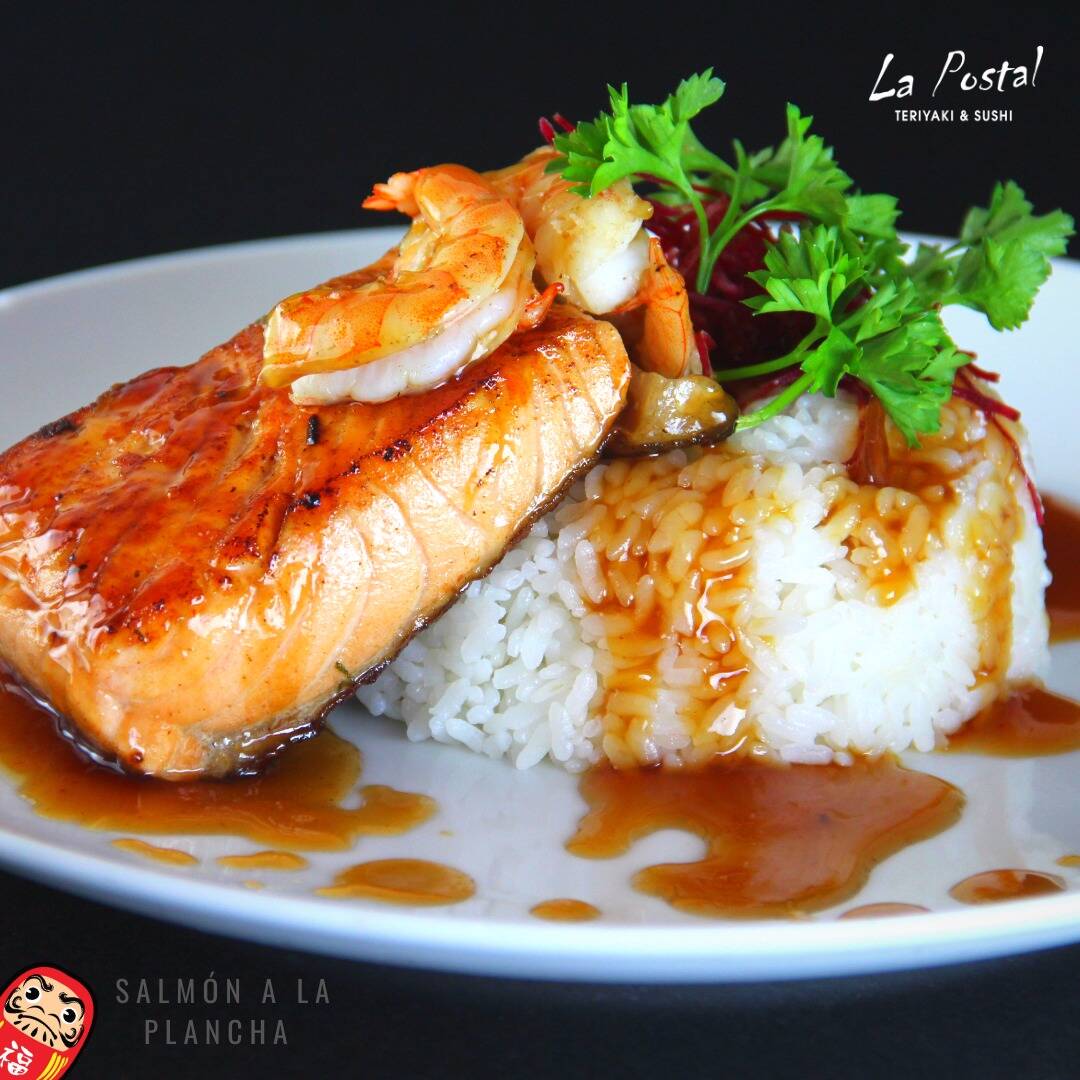 Salmon y Camarones al Ajo