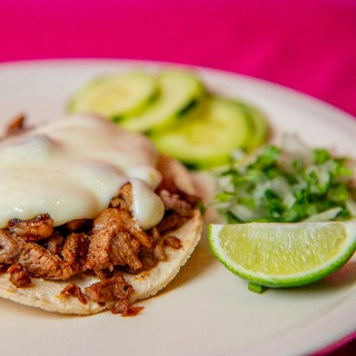 TACO DE ASADA CON QUESO