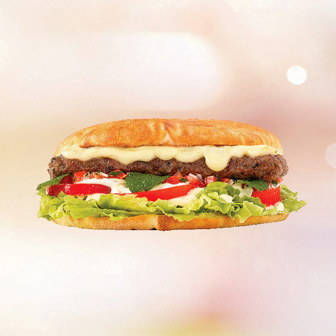 Um beirute completaço e suculento. Pão sírio macio, 4 kaftas bem temperadas, mussarela derretida, molho de alho cremoso, vinagrete fresquinho, tomate fatiado, maionese temperada, alface e toque especial de hortelã. Ufa, é muita coisa e gostoso demais