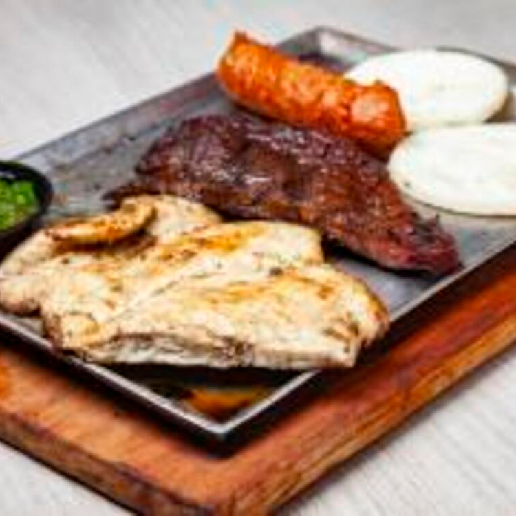 BANDEJA MIXTA 3 CARNES (300 GR) + GASEOSA 250 ML