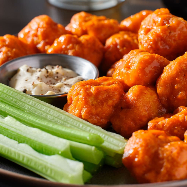 30 Boneless 1/2 Orden De Papas y 1 Litro De Te