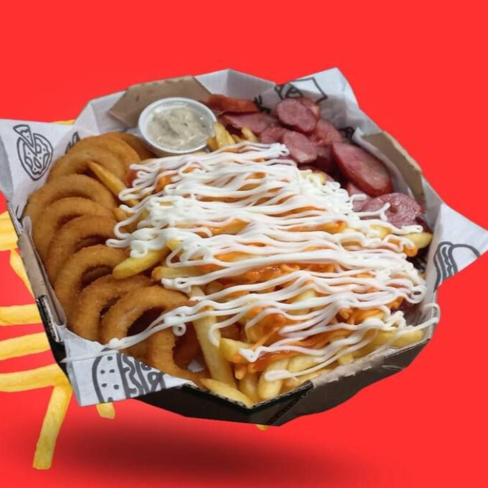 Porção de batata (com cheddar, Catupiry e ketchup) + porção de calabresa + porção de cebola empanada.