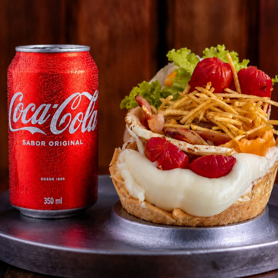 Pão brioche macio com hambúrguer de costela suculento, cheddar cremoso e bacon crocante. Uma combinação intensa, irresistível e perfeita para quem ama muito sabor.