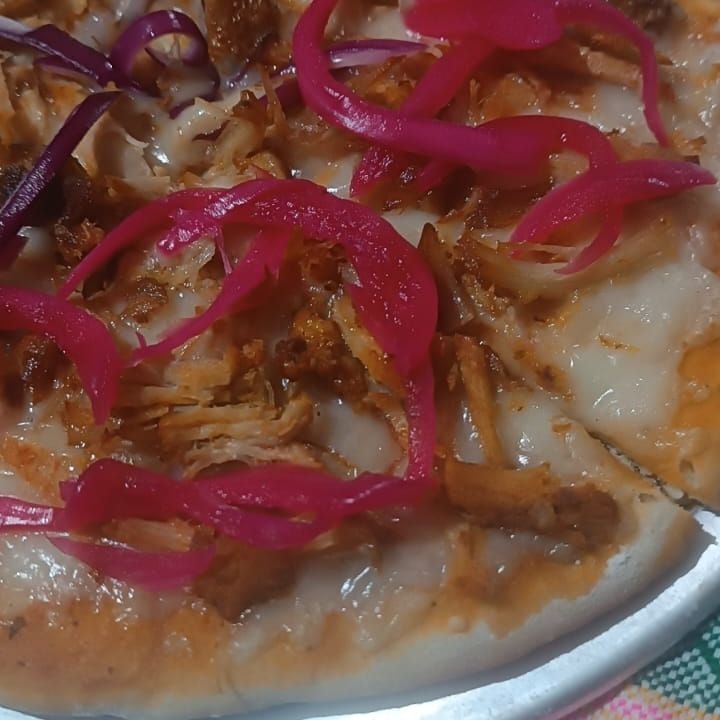 PIZZA YUCA 10 Rebanadas (cochinita Pibil)