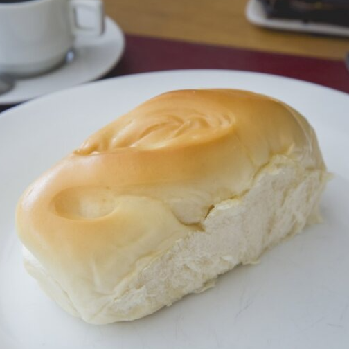 Macio, levemente adocicado e com textura super fofinha, nosso pão de leite é perfeito para quem busca sabor e delicadeza em cada mordida.