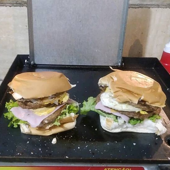 Pão, 4 carnes, salada, queijo, presunto, ovo, bacon e cheddar