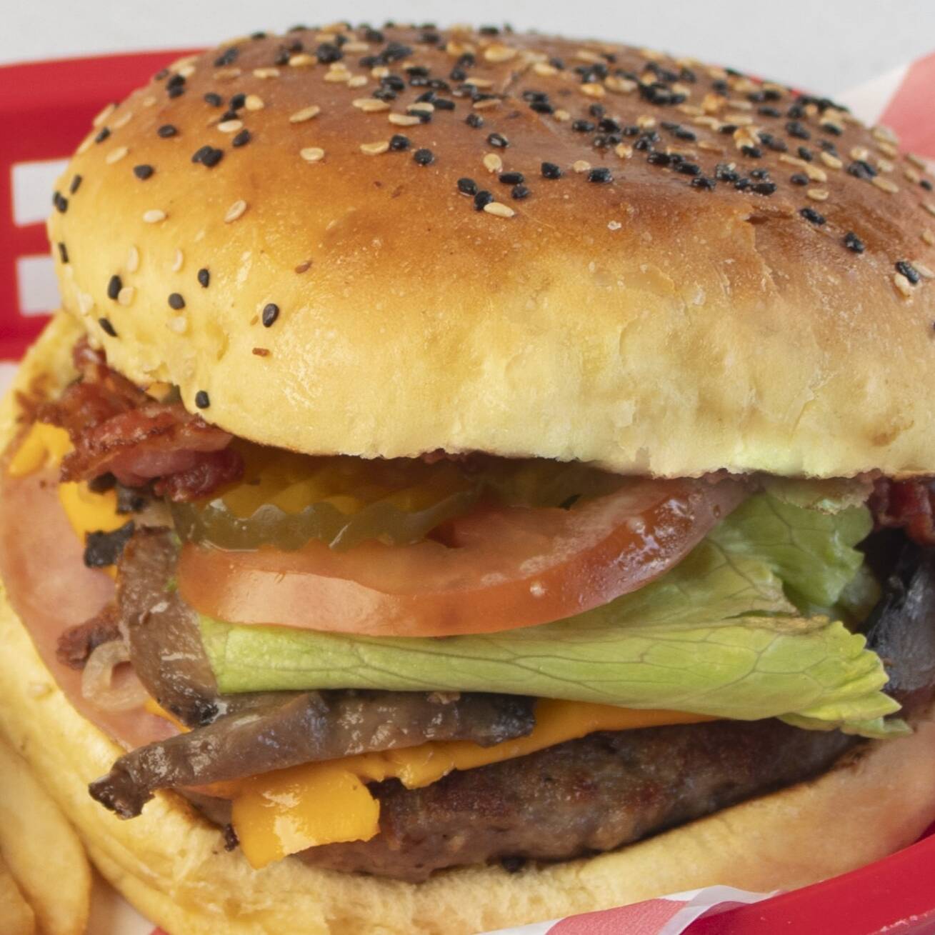 HAMBURGUESA ESPECIAL CON PAPAS