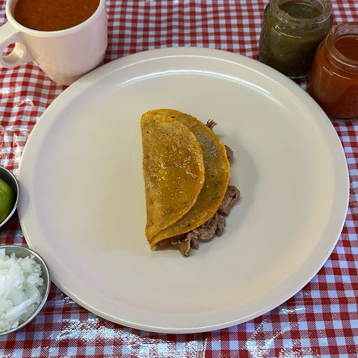 Taco dorado de barbacoa